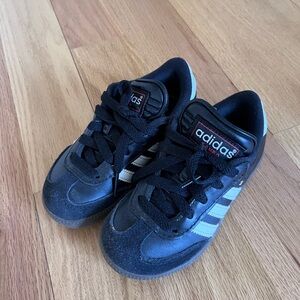 [adidas] Classic samba indoor soccer shoes